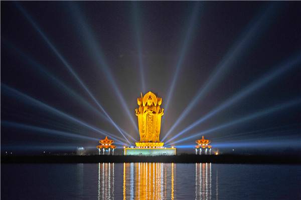 四面观音夜景2.JPG