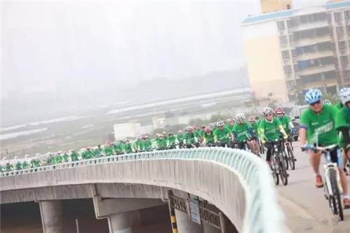 骑车.jpg