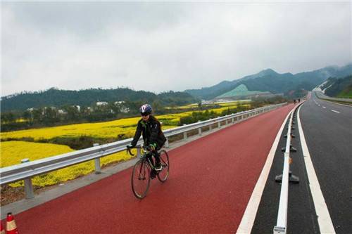 赛道.jpg