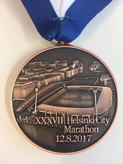 helsinki marathon medal_副本.jpg