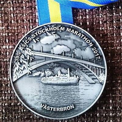 stockholm marathons medal.jpg