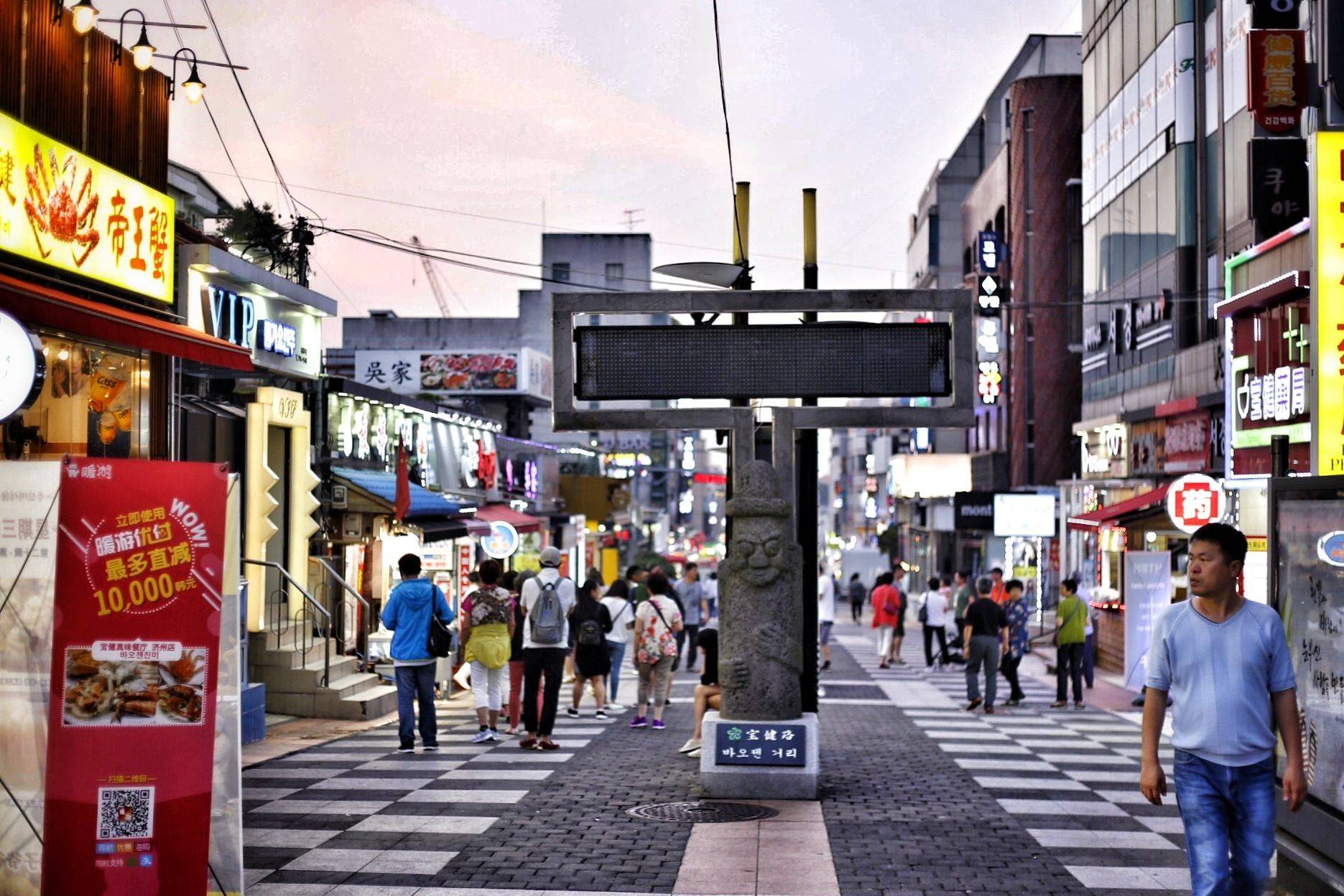 莲洞步行街.jpg